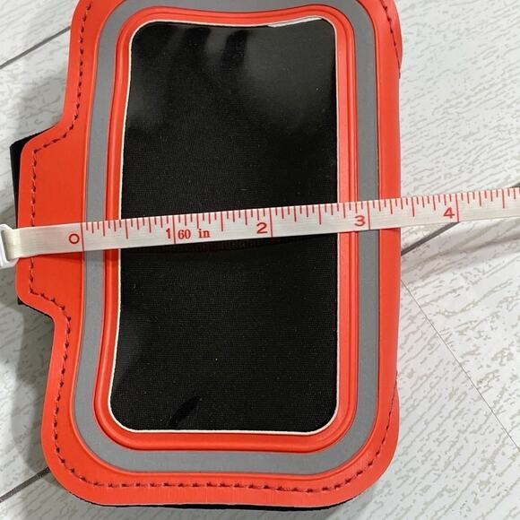 GEMS Pink Universal Fitness Armband - Picture 4 of 4